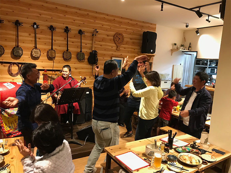 毎日開催 沖縄民謡ライブ 沖縄県宮古島市の 島唄居酒屋 喜山